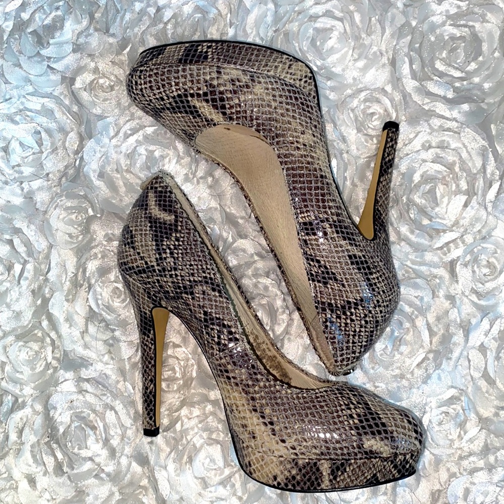 Michael Kors snake skin heels size 6!